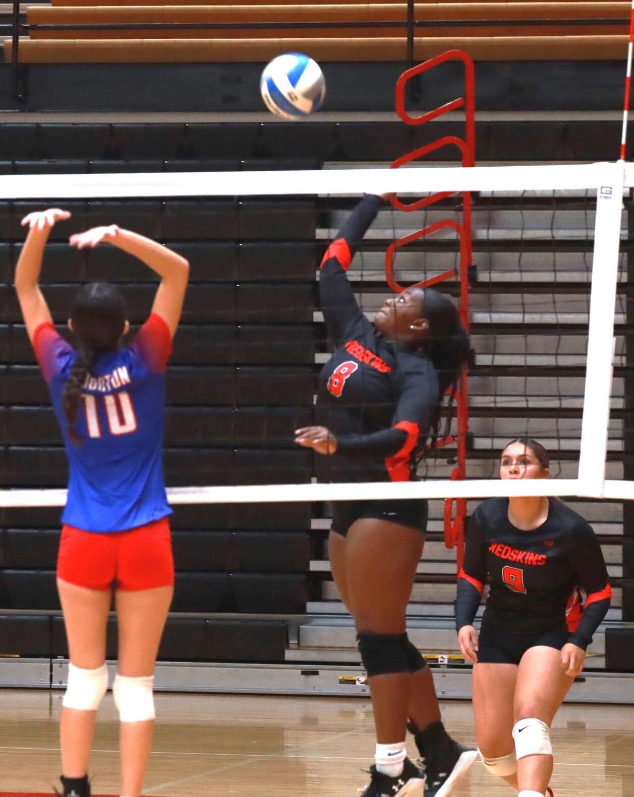 Volleyball hosts tournament